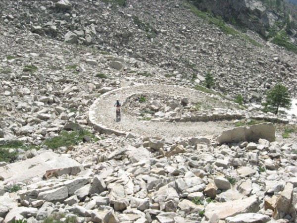 Descente du Colletto del Valas : Ils ont même fait des lacets !