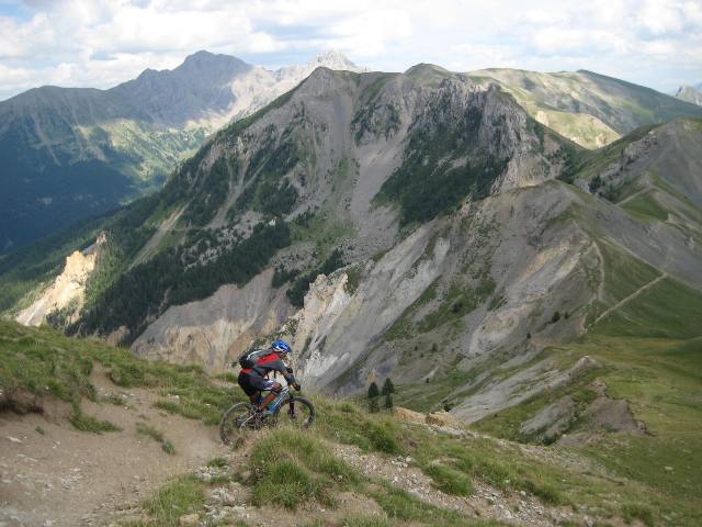 #17 pic de Charance : Descente facile au-dessus du cirque de Bragousse. pic de Charance : Descente facile au-dessus du cirque de Bragousse.