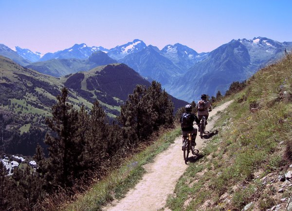 Sentier panoramique : Superbe sentier avec une vue à couper le souffle ! A faire impérativement à Huez !