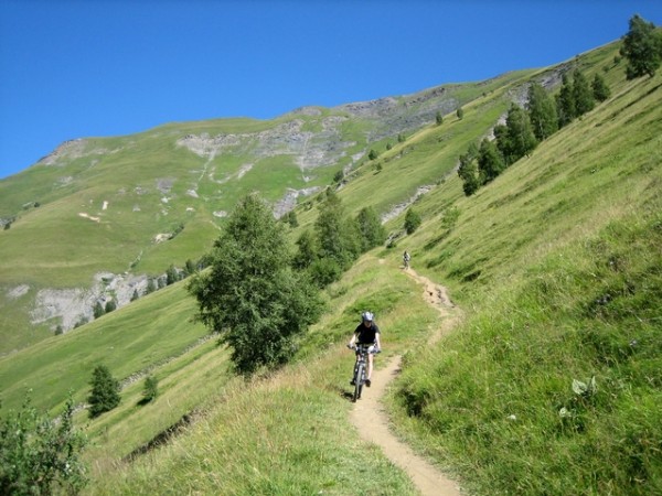 #10 Bientôt la fin ! : Aurélie et Isa dans le bas du GR54. Bientôt la fin ! : Aurélie et Isa dans le bas du GR54.