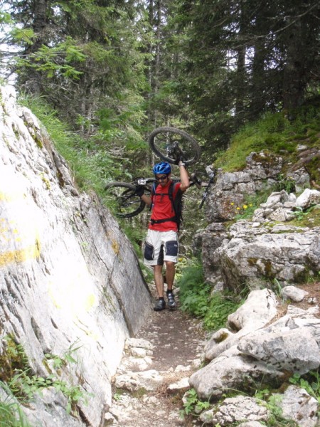 #9 retour sur champ laitier : Passage un peu étroit pour les vélos, la descente suivante est teigneuse.... retour sur champ laitier : Passage un peu étroit pour les vélos, la descente suivante est teigneuse....