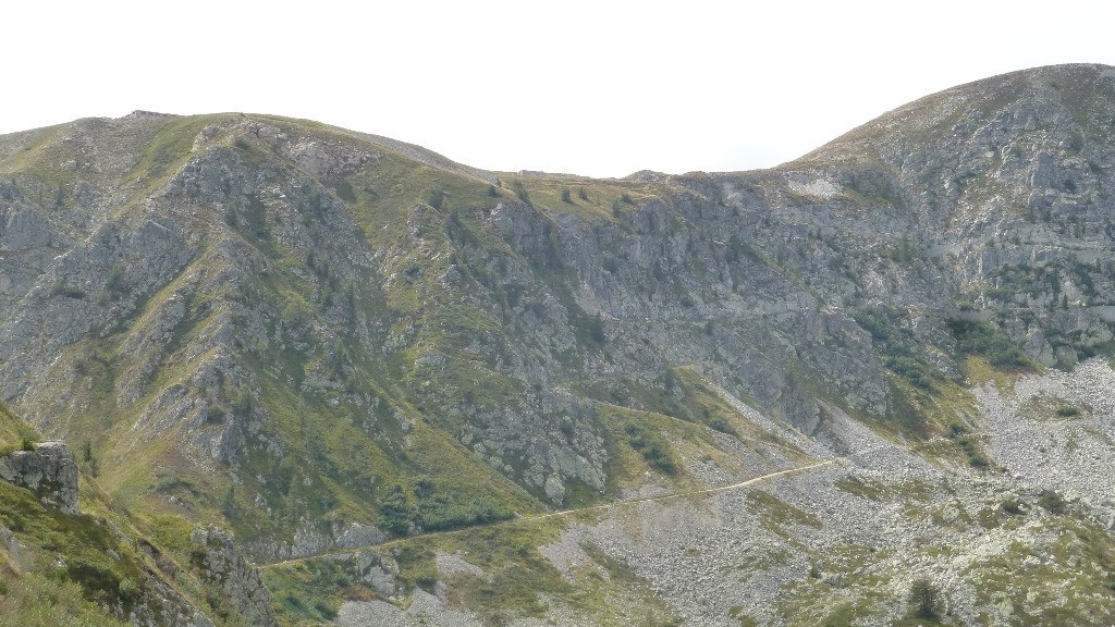 Ancienne Piste militaire montant à Giaure