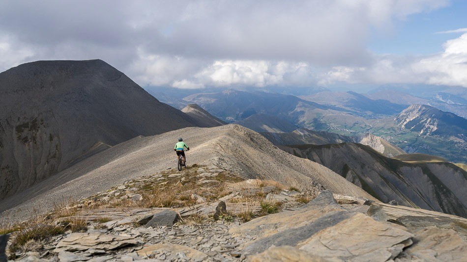 descente sur le Col de l'Agnelin.
Au fond le Grand Agnelin