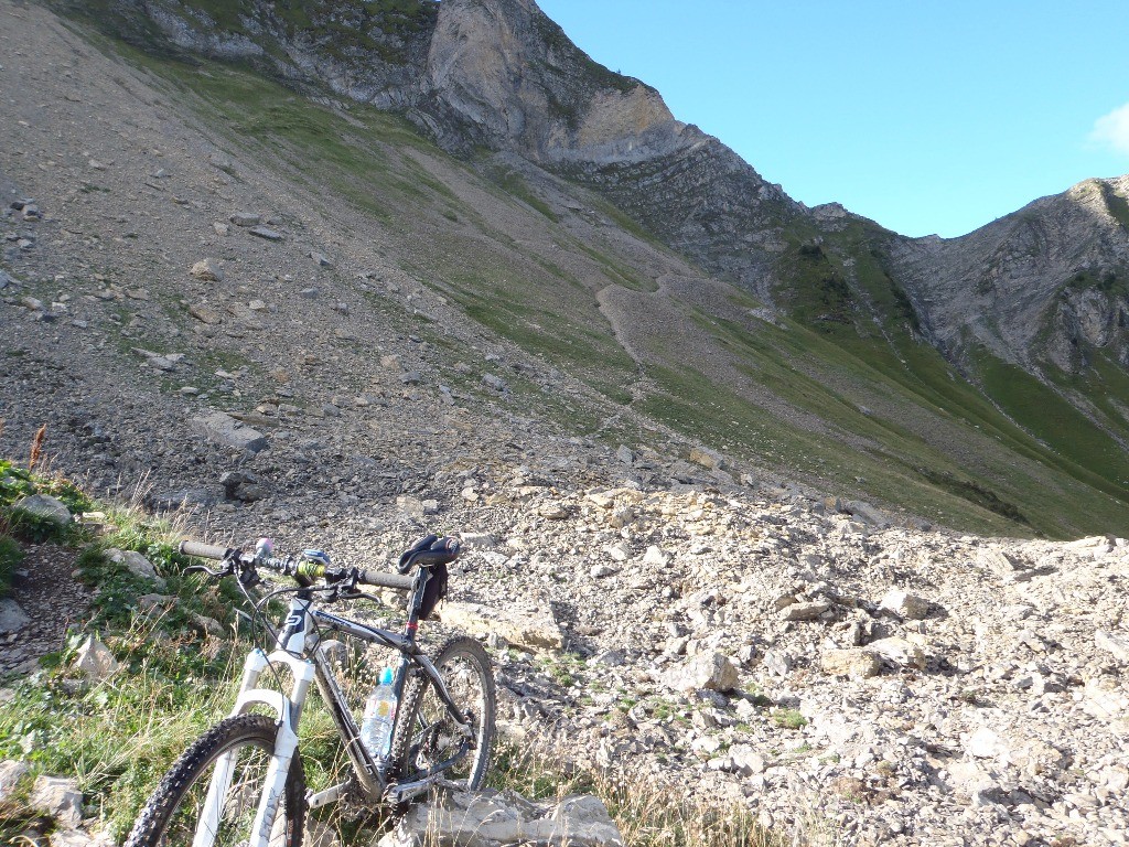 #6 Arrière plan de vue sur le Col de Sosay, la zone (NR), est vite passée. Arrière plan de vue sur le Col de Sosay, la zone (NR), est vite passée.