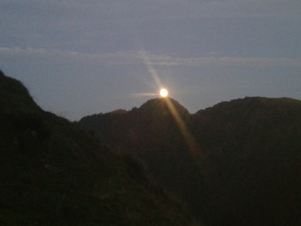 Lever de lune sur le pic de Sacaube.