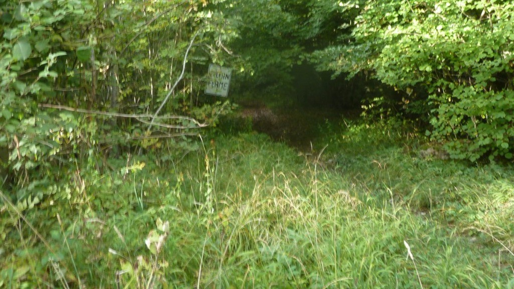 #28 le sentier des Essarts mais on y va quand même car le panneau n le sentier des Essarts mais on y va quand même car le panneau n'est pas officiel