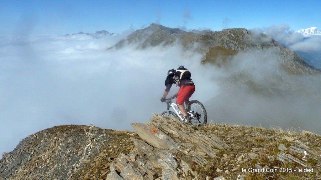 le tout début de la descente de Crêt Lognan, assez impressionnant mais ça passe !