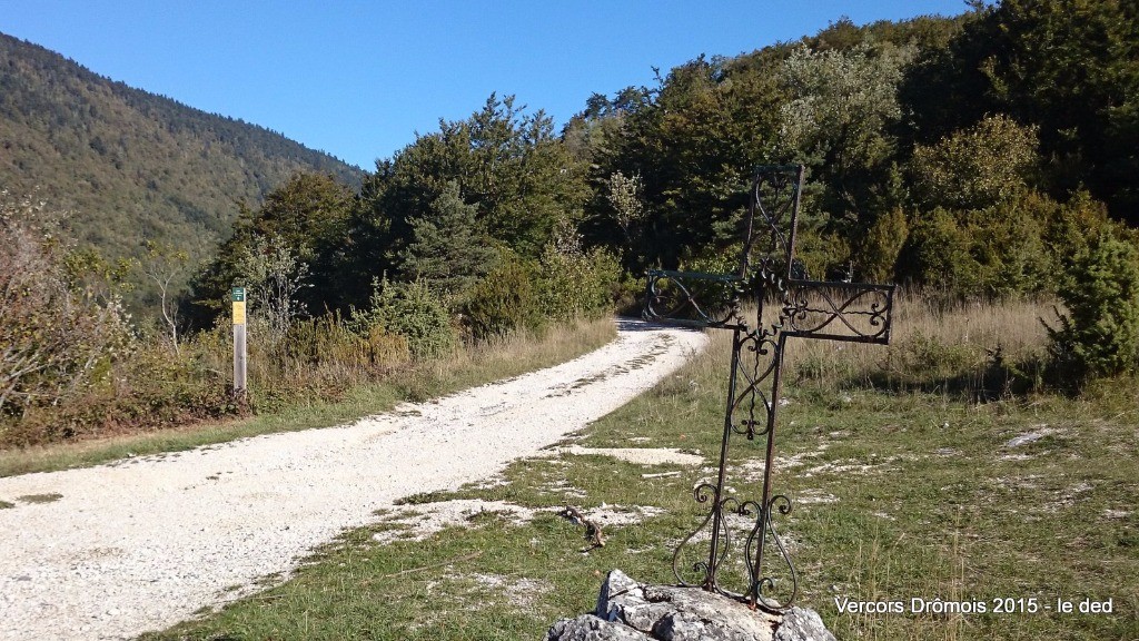 Croix du Chatelard, on part à droite sur cette belle piste