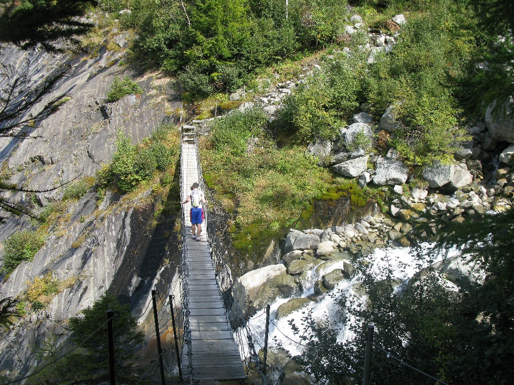 #24 Passerelle dans la remontée au col de Tricot Passerelle dans la remontée au col de Tricot