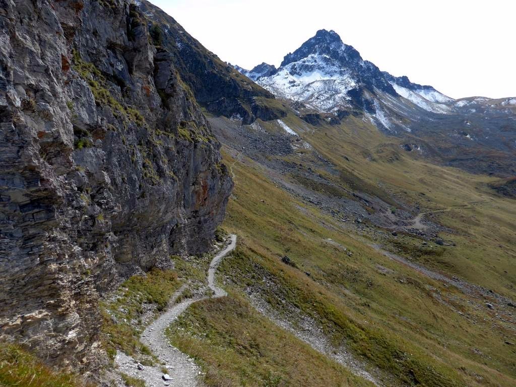 Le sentier en traversée vers la Fenêtre