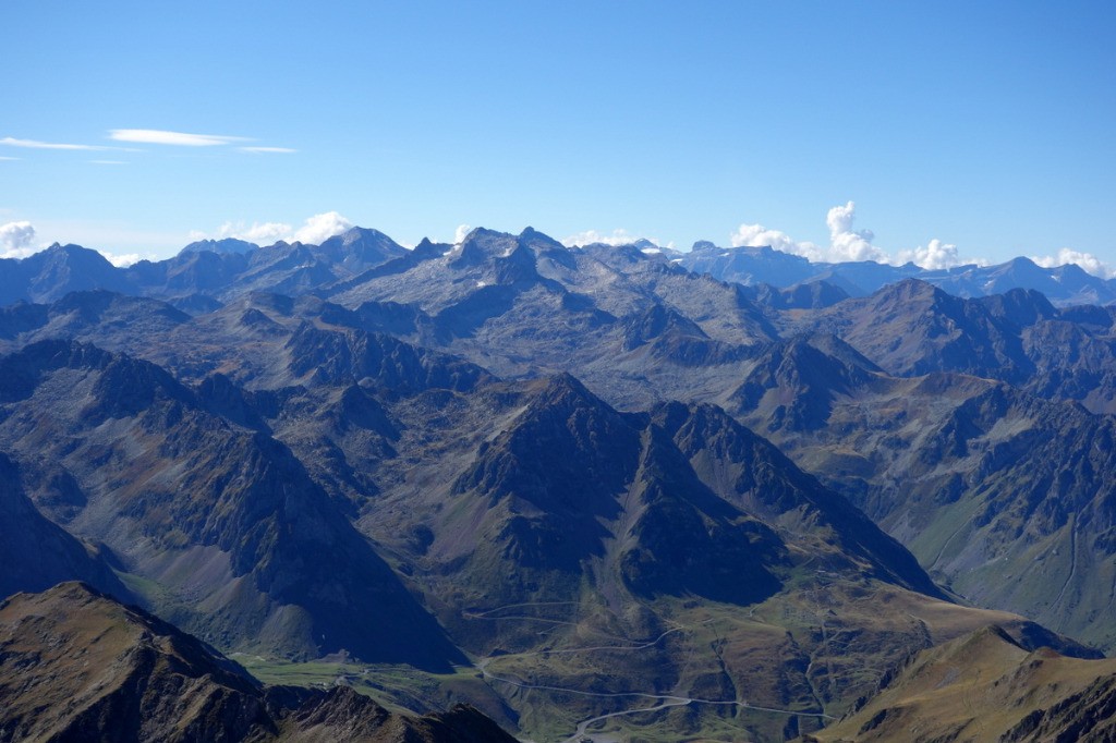 Vers le S: Néouvielle, Mont Perdu, Taillon (entre autres...)