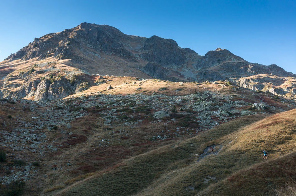 Face au Grand mont, portage vers le Col de la Louze