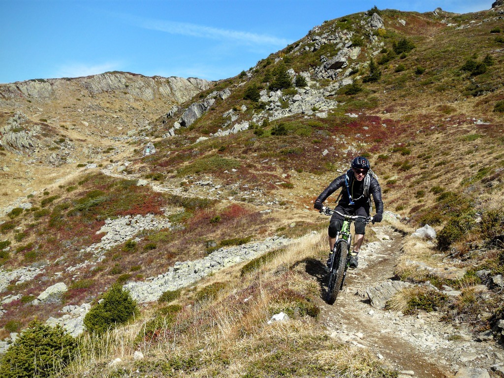 Au dessus du refuge de Bel Lachat, petite descente