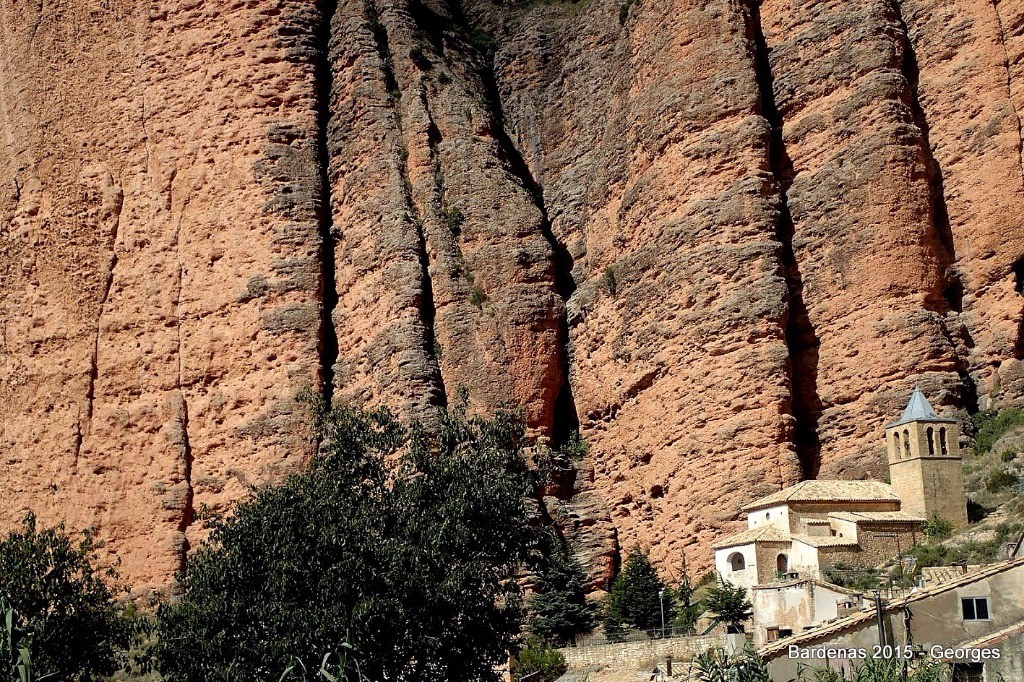 Riglos aux pieds des falaises