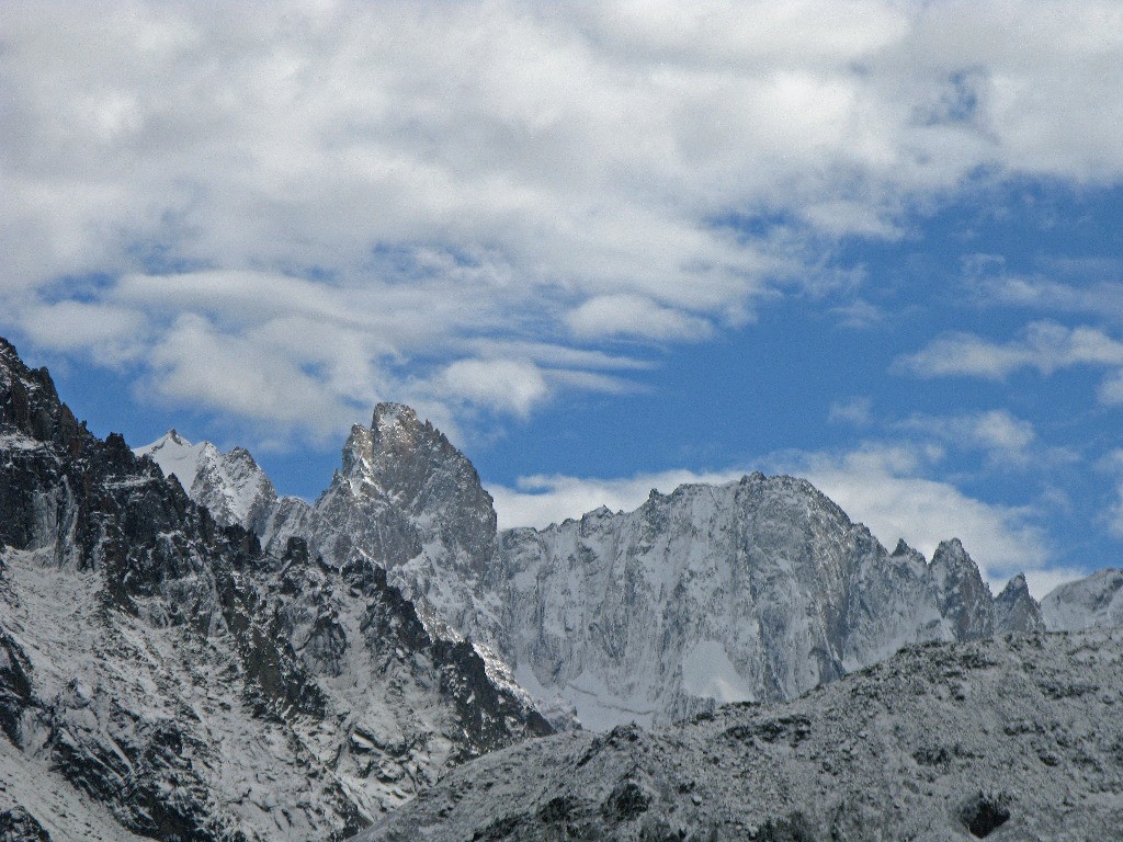 Petites Jorasses, Aiguille de Leschaux