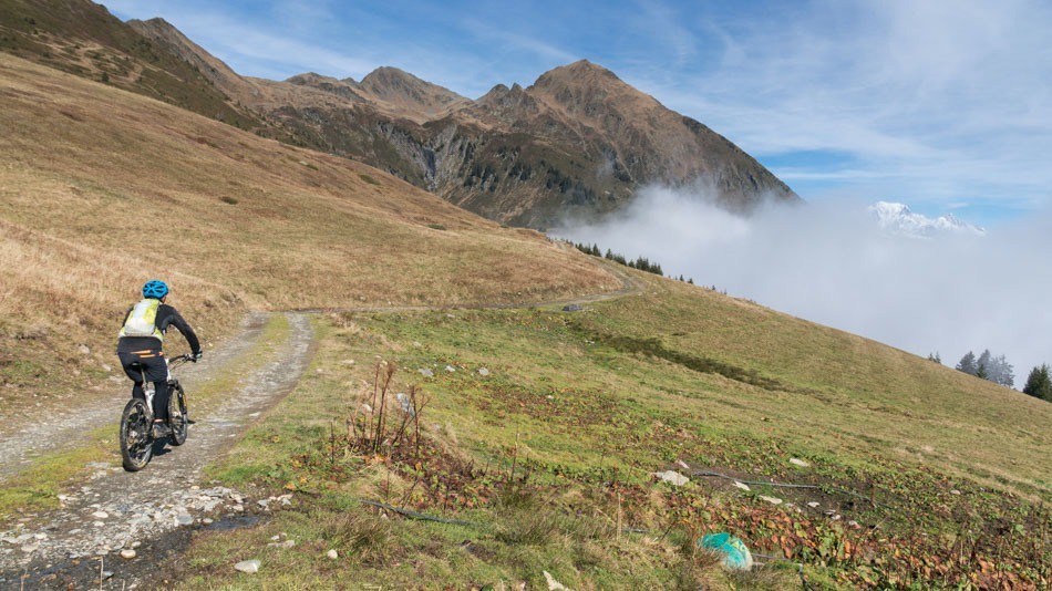 La piste qui va au Col de la Bathie