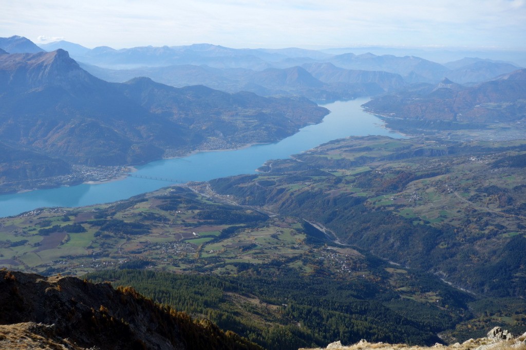 Lac de Serre Ponçon depuis le "vrai" sommet du Mt Guillaume