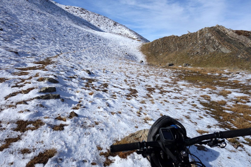 Au col de Trempa-Latz: un peu de neige pour monter au pt 2623 m