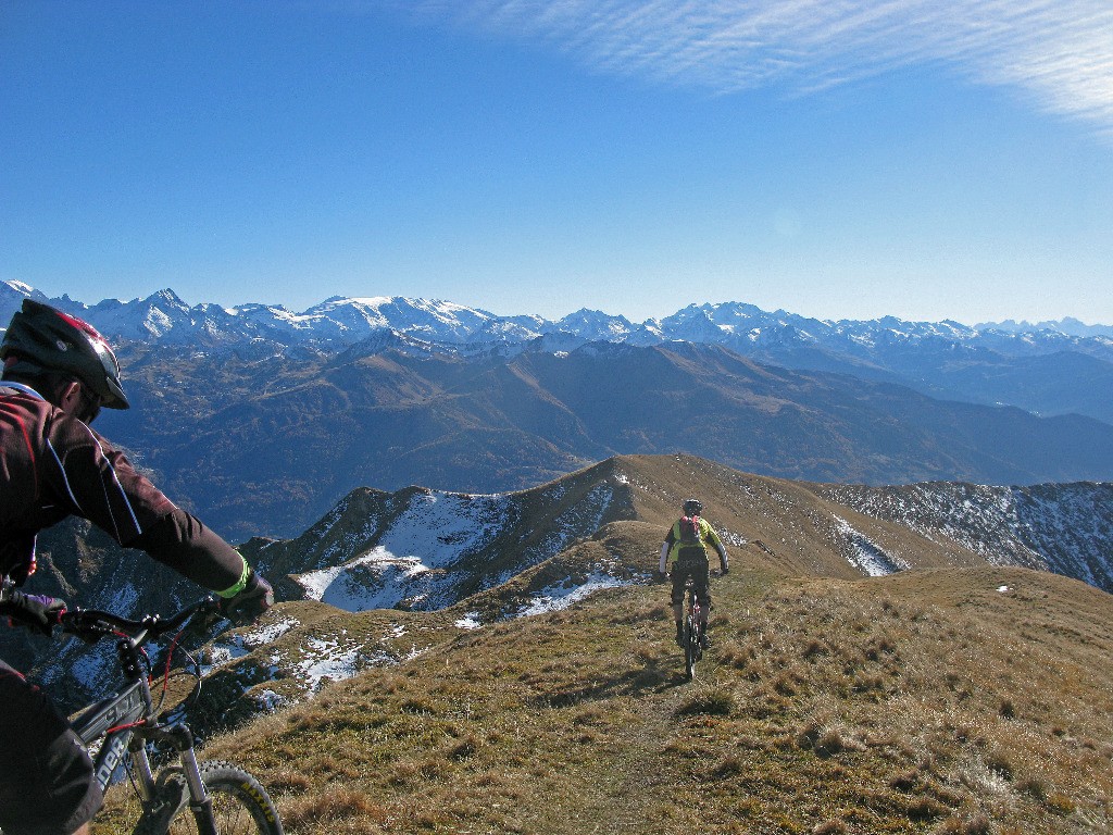 #20 Départ du sommet pour les deux VTTistes rencontrés Départ du sommet pour les deux VTTistes rencontrés