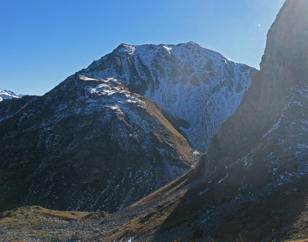 #9 Crête de la raisse et face N de la Pointe de Combe bénite enneigée. Crête de la raisse et face N de la Pointe de Combe bénite enneigée.