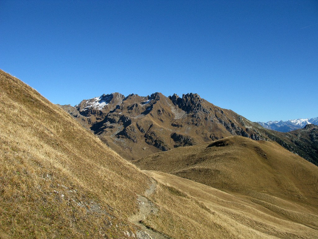 #7 Au dessus du point 2313 m. Au fond le massif Grande Parei, roc de la Charbonnière. Au dessus du point 2313 m. Au fond le massif Grande Parei, roc de la Charbonnière.