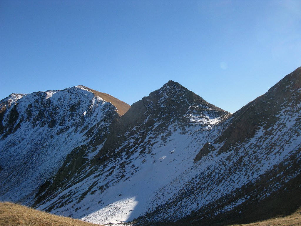 Accès enneigé au col de Corne Noire