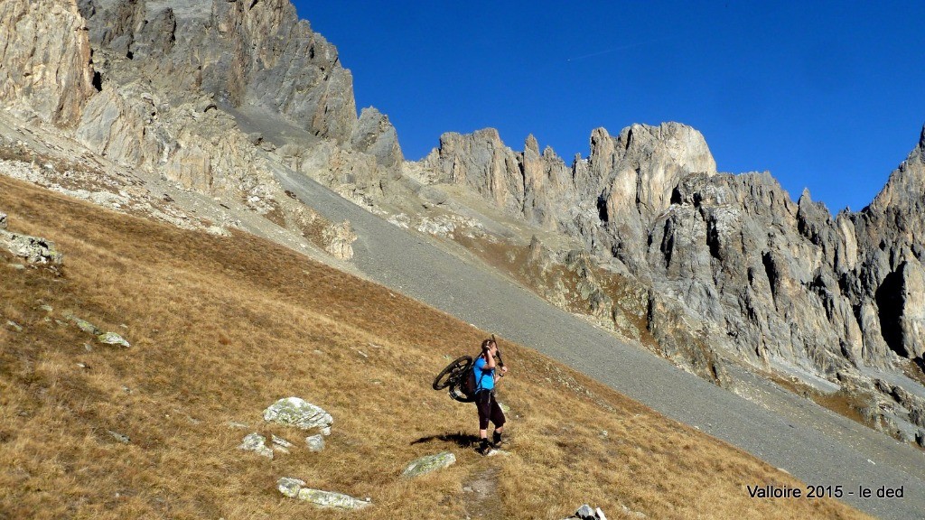 180m de portage, au soleil, y'a pire !