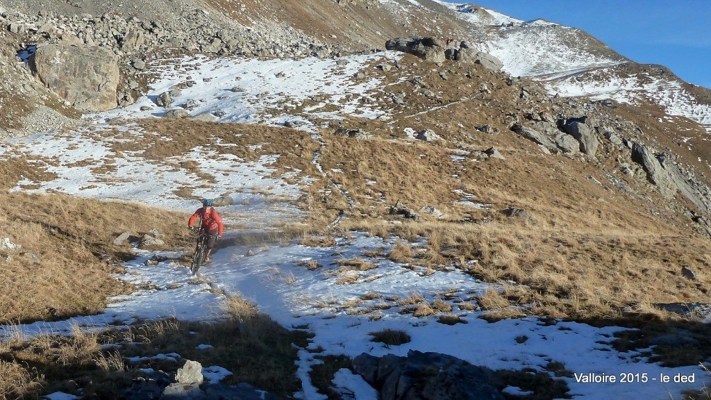 un peu de neige vers 2400m