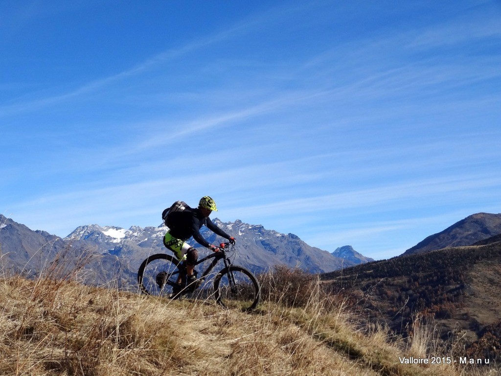 au détour du sentier sur fond de Vanoise