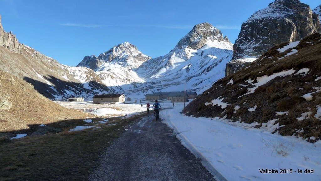 un peu glaciaire le camp des Rochilles