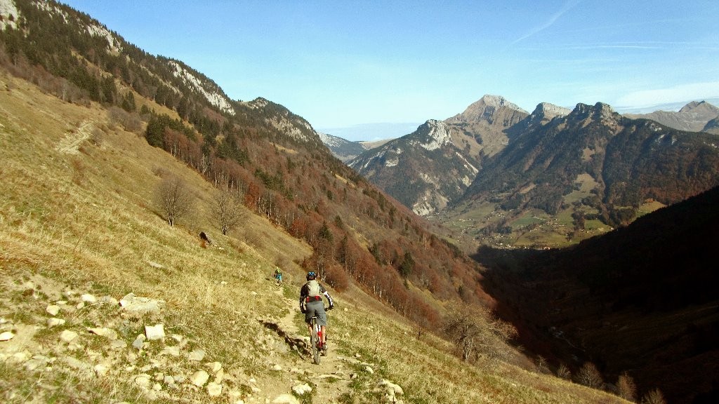 Sentier de liaison vers la piste des Auges