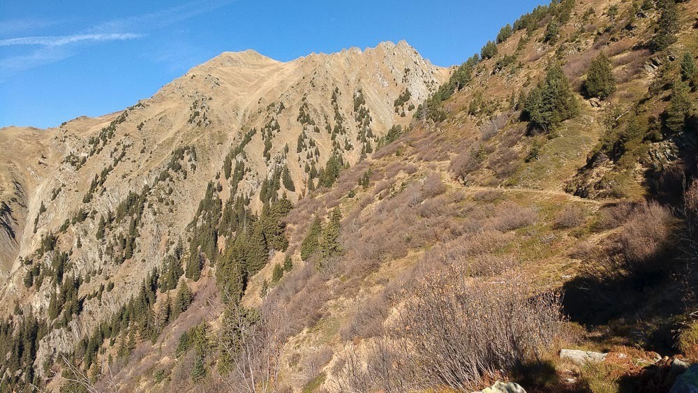 le beau balcon bien entretenu sous le col des Evettes