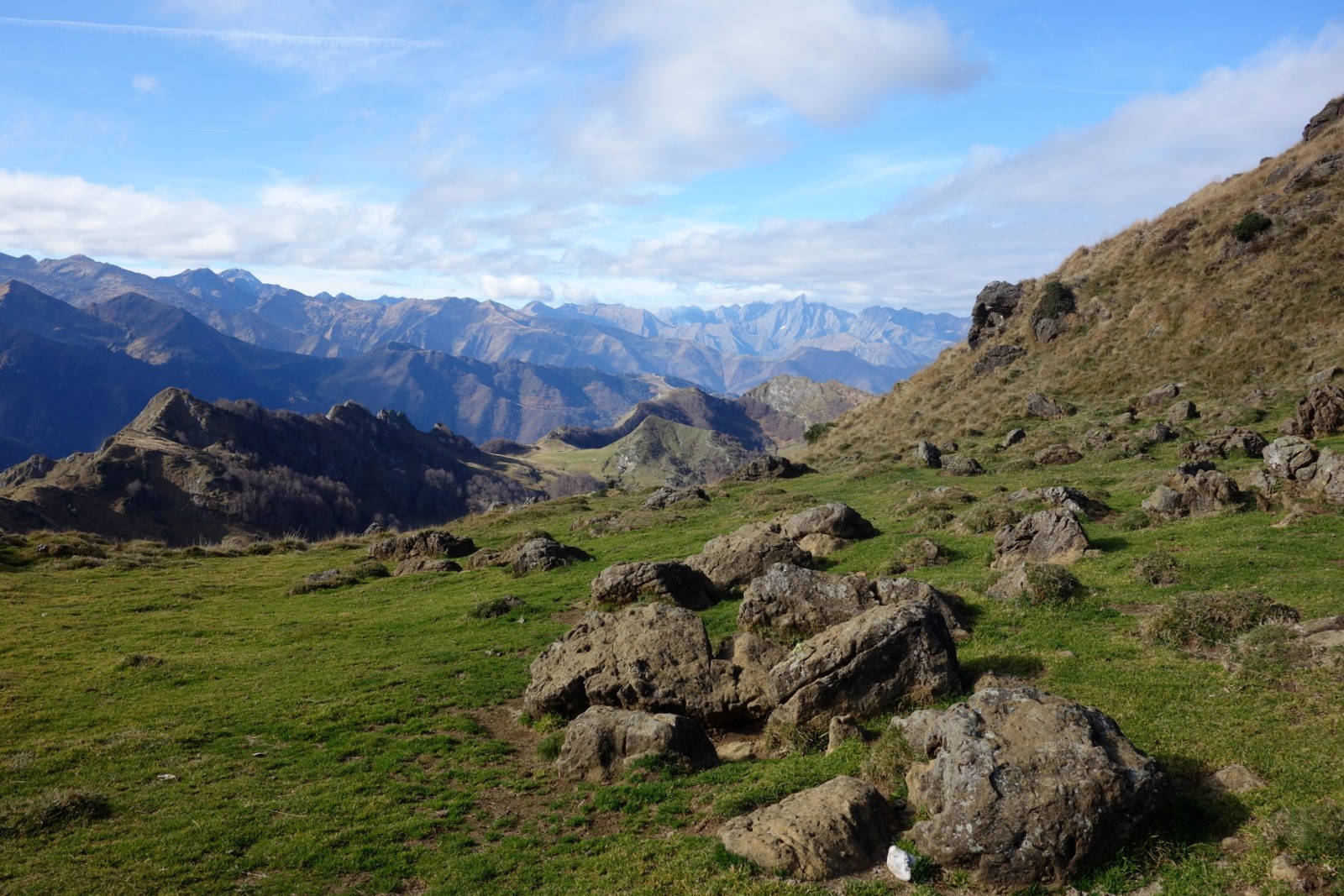 #5 Montée au Pic de Girantes: vers le Valier et le Certescans Montée au Pic de Girantes: vers le Valier et le Certescans