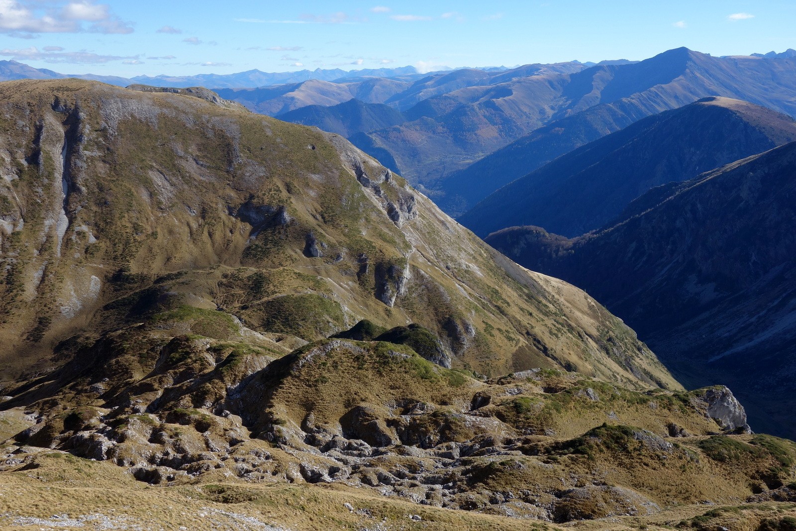 Encore un peu de dolines sur fond de Pique d'Endron