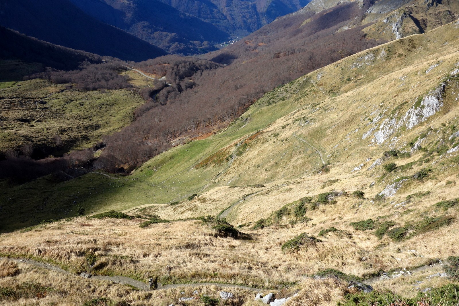 Bas de la descente du versant Ouest du Port de Saleix