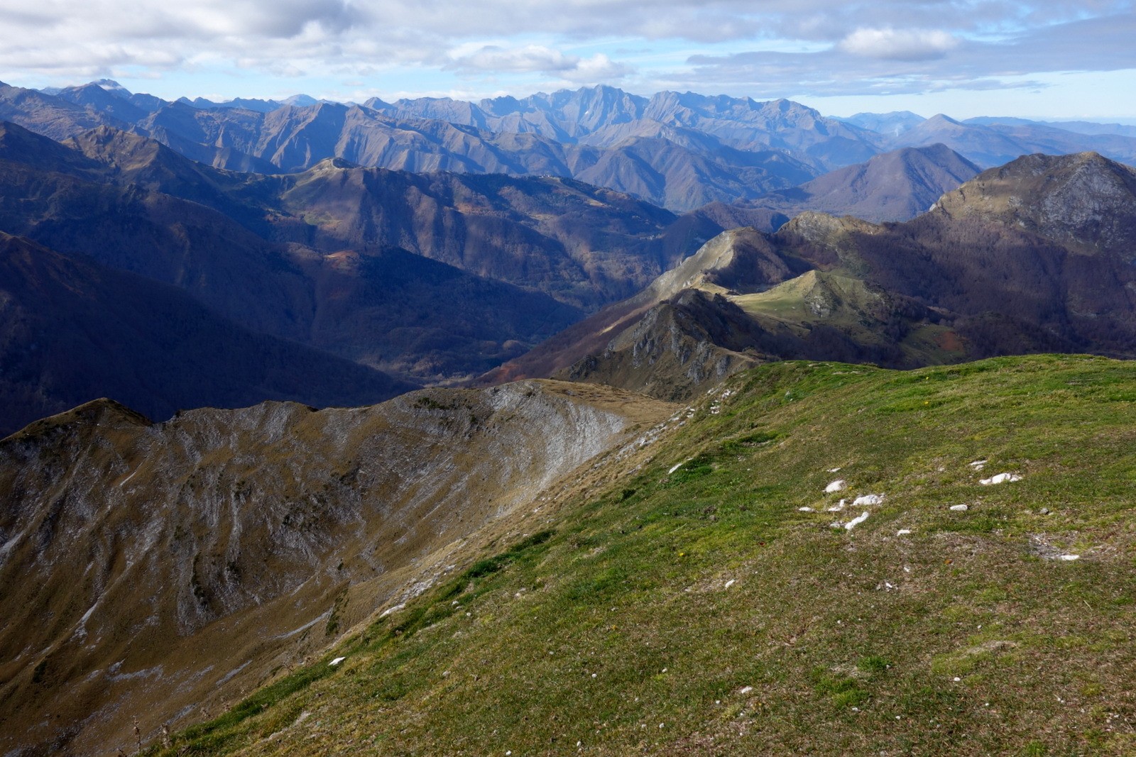 #9 Belles vues sur cette arête parfois aérienne. Belles vues sur cette arête parfois aérienne.