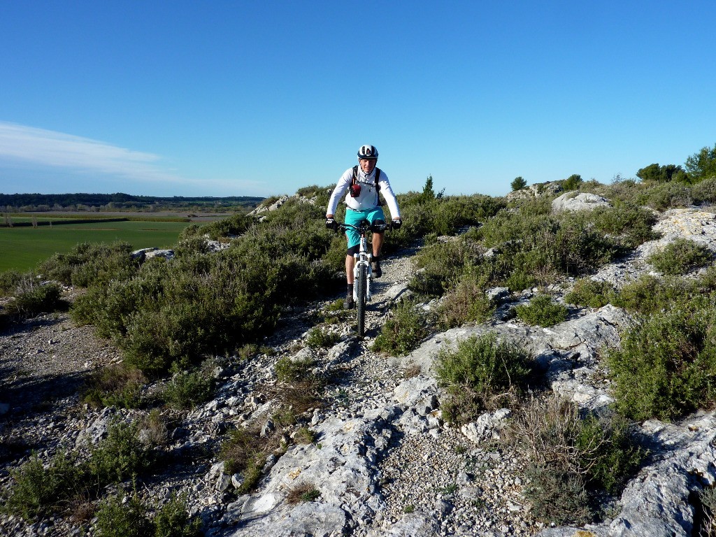 Sentier au sud du Paradou