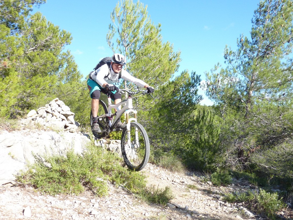 #10 Alain s Alain s'amuse bien dans les cailloux