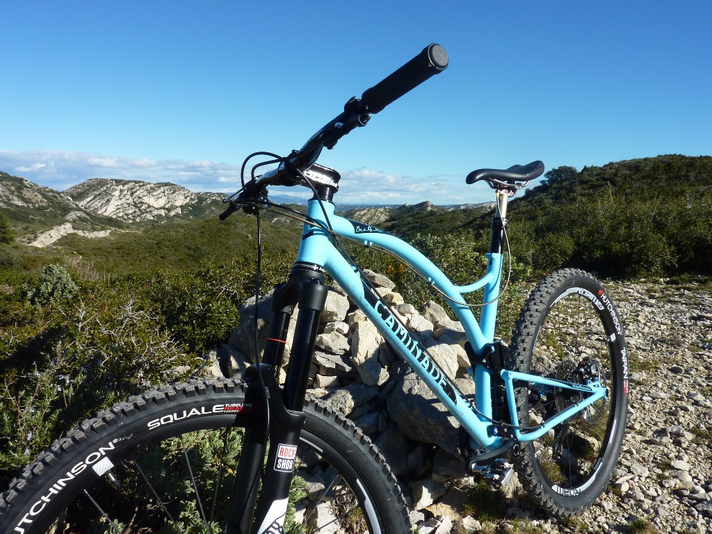 La couleur du Caminade est assortie à celle du ciel des Alpilles :)