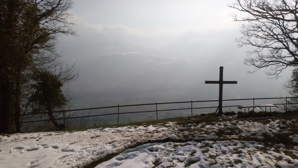 Point de vue. De gauche à droite : les Fiz, le Mont Blanc, les Aravis et le Bargy. Mais pas aujourd'hui