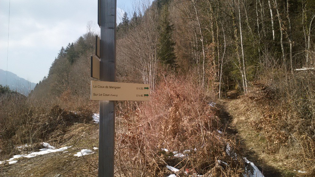 A gauche la montée, à droite la descente.