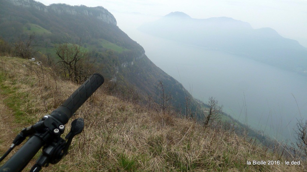 vue timide sur le lac du Bourget