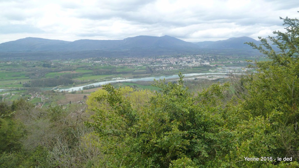 Belley au bord du canal de déviation du Rhône