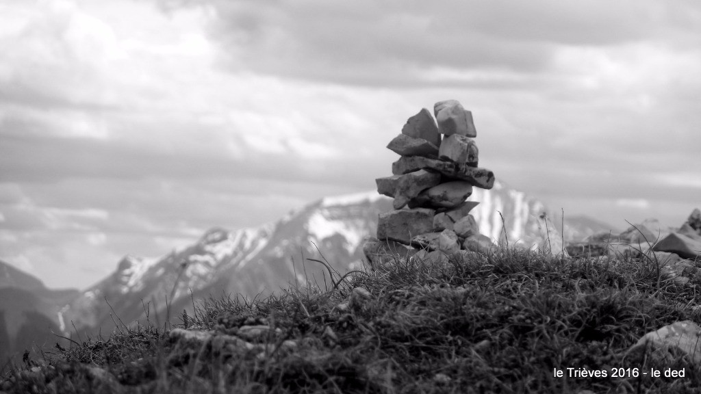 cairn au sommet de l'Aubeyron