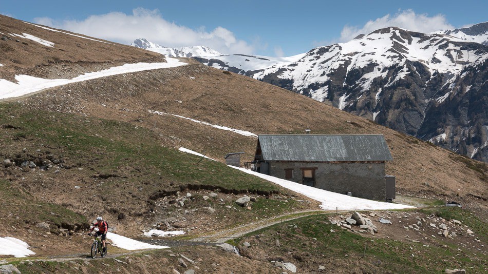 Chalet de Bizard et Crêt du Rey au fond