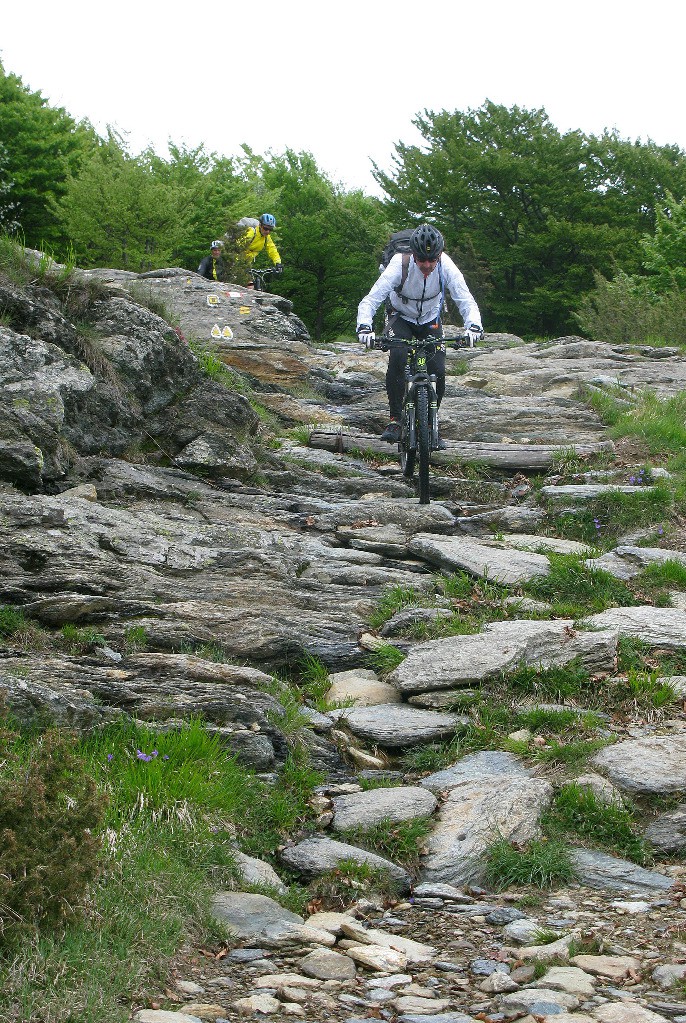 Début de la descente du Monte Beigua sur le colle del Giovo