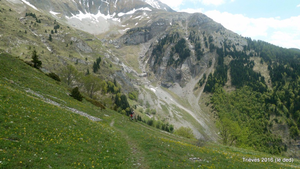 un peu hostile l'environnement mais c'est ce qui fait le charme de ce versant du Dévoluy