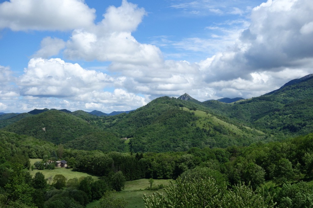 Montségur depuis les environs de Montferrier