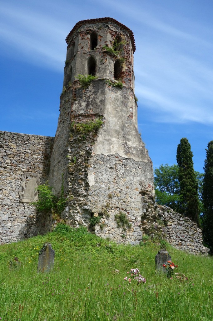 Cimetière abandonné du Clouquet au dessus de Lescure