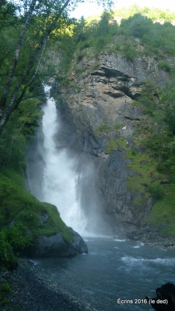#2 cascade de la Pisse, brumisateur puissant et naturel cascade de la Pisse, brumisateur puissant et naturel